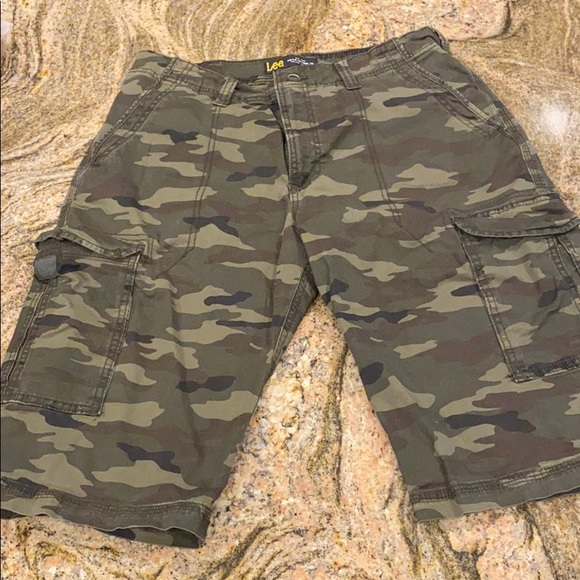 lee camouflage cargo shorts